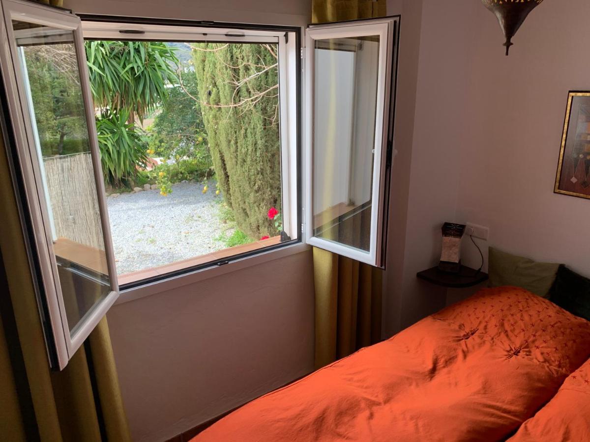 Casandalusí Frigiliana Bagian luar foto